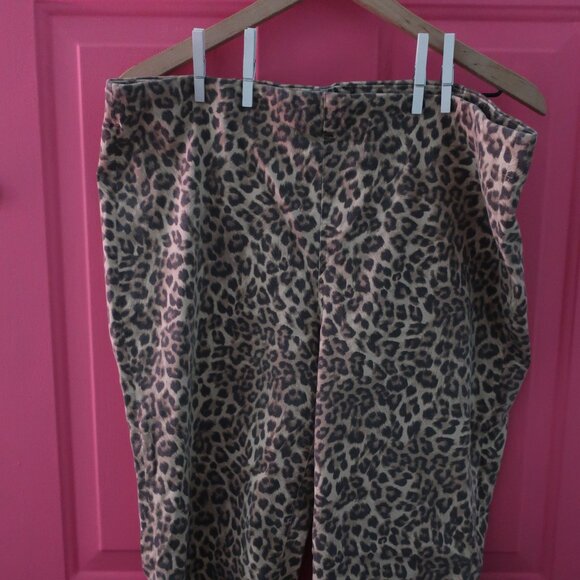 AMERICAN EAGLE Leopard Print Stretchy Pull On Capri Pants - Picture 1 of 6